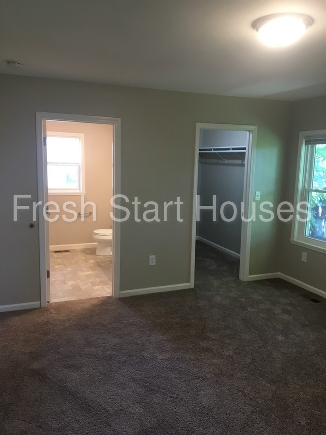 Building Photo - Pristine 3 bedroom, 2 full bath home