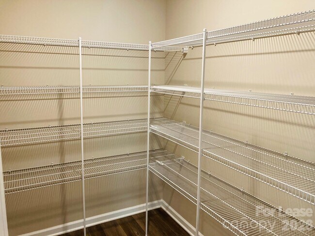 Foto del edificio - 3242 Treyson Dr