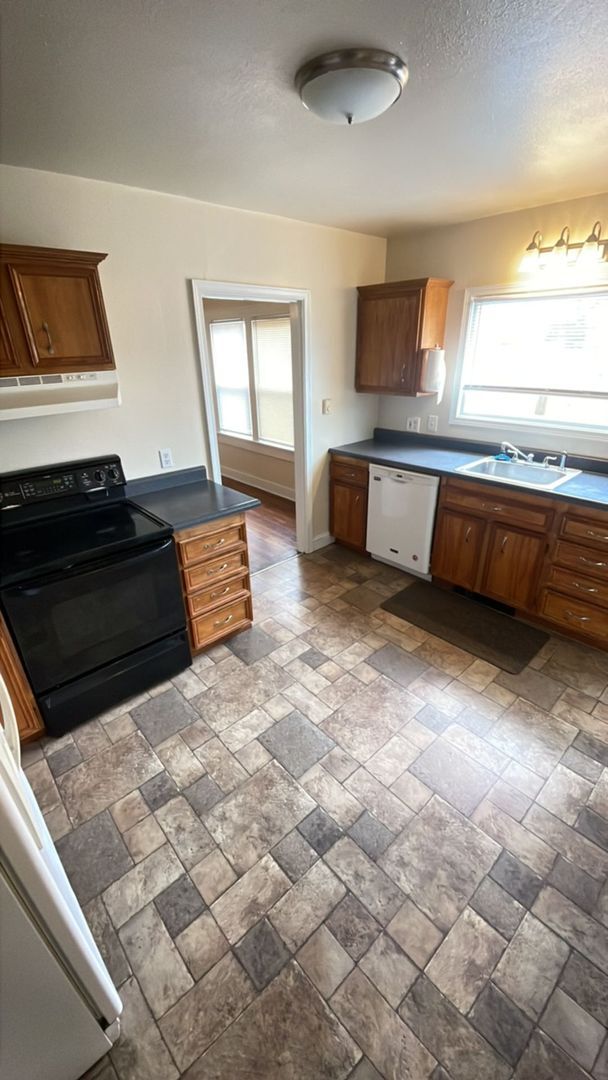 Building Photo - 2bd 1Ba W/Garage Work Shop