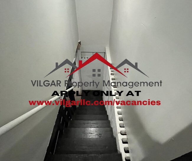 Foto del edificio - Step into this fully refreshed 5-bedroom, ...