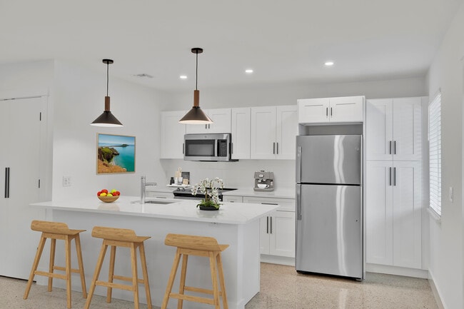 Building Photo - The Shoreline at 19th - Steps from the beach