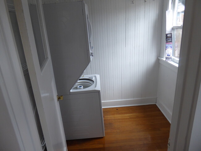 LAUNDRY ROOM - 869 Villa Ave