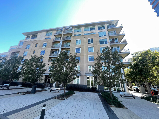 Building Photo - 325 Berry St