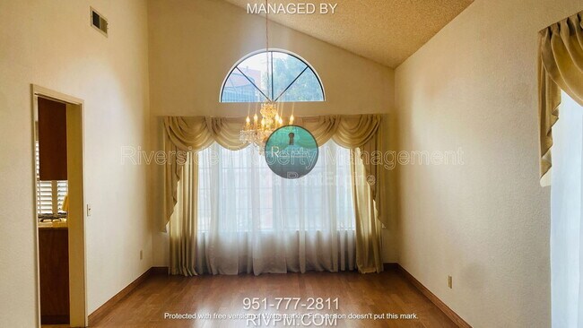 Foto del edificio - 23972 Creekwood Dr