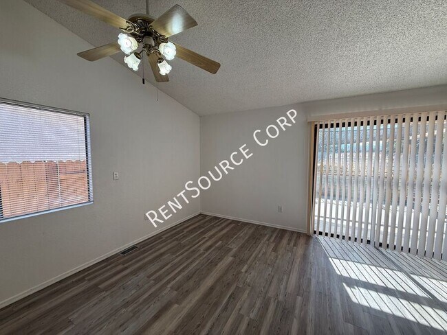 Foto del edificio - 14229 Winchester Dr