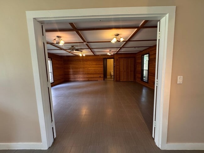 Building Photo - 15331 Lake Lamond Rd