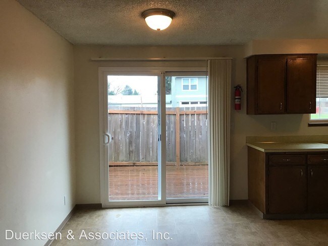 Foto del edificio - 619-621 SE Lilly Ave