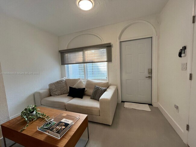 Foto del edificio - 8989 Byron Ave