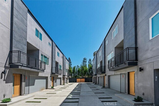 Foto del edificio - 13538 Vanowen St