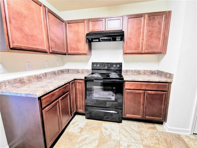 Building Photo - 2550 Piering Dr
