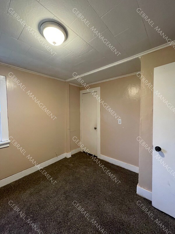 Building Photo - 3208 Holly Ave