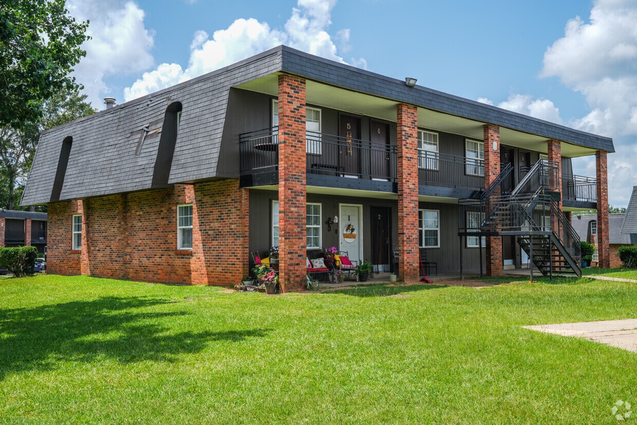 Primary Photo - Summit at the Village Apartments