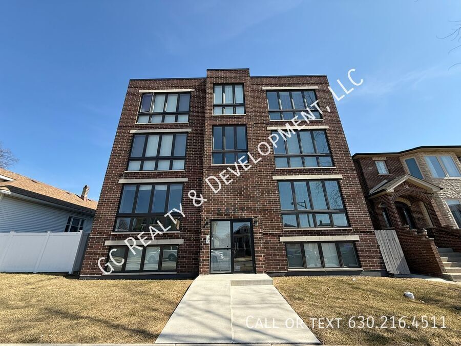 Foto principal - *** 3 BDRM- 2 BTH / W&D IN UNIT / GARAGE P...