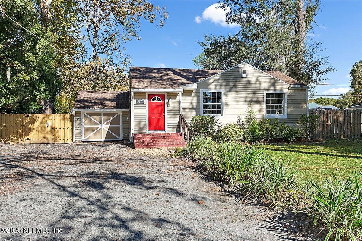 Foto principal - 5637 Bishop Ln