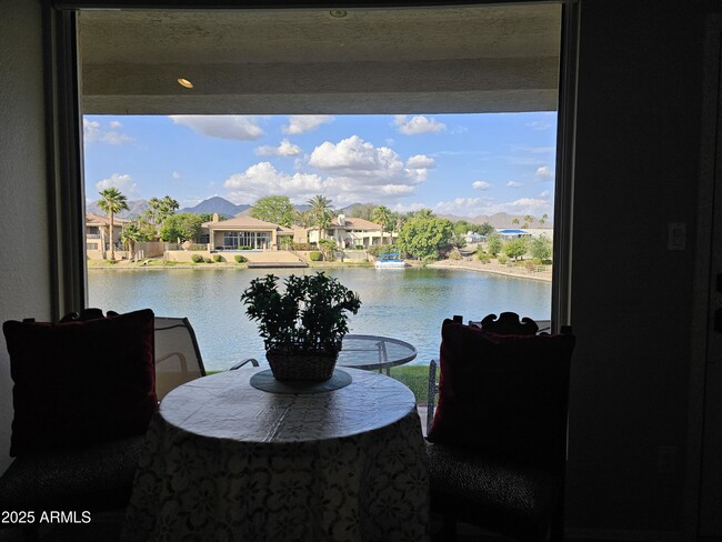 Foto del edificio - 10080 E Mountain View Rd