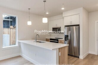 Building Photo - 4785 N Albina Ave