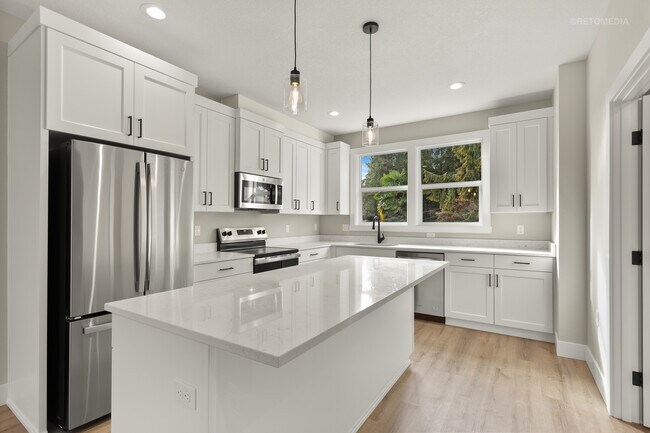 Foto del edificio - 4243 Verda Ln NE