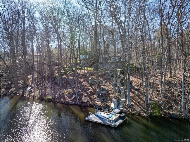 Building Photo - 14 Pond Ln
