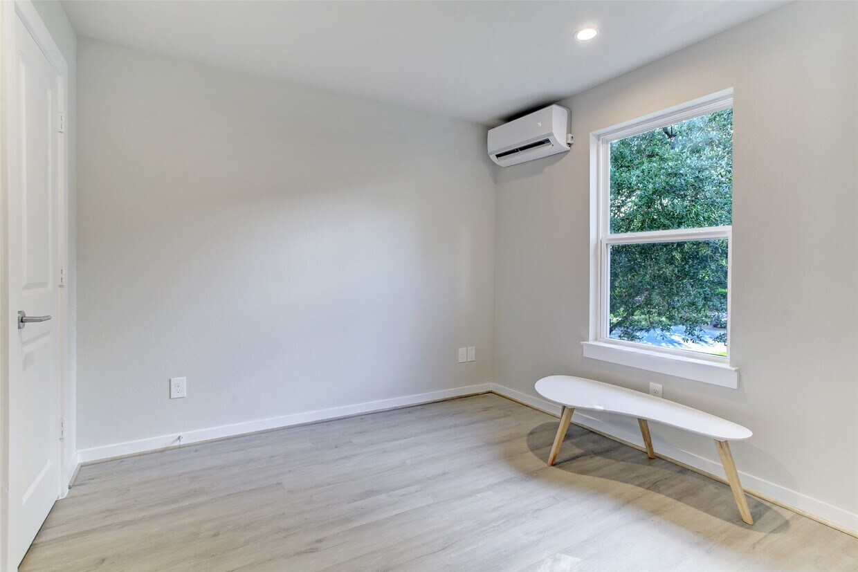 Foto del edificio - 645 E 11th 1/2 St