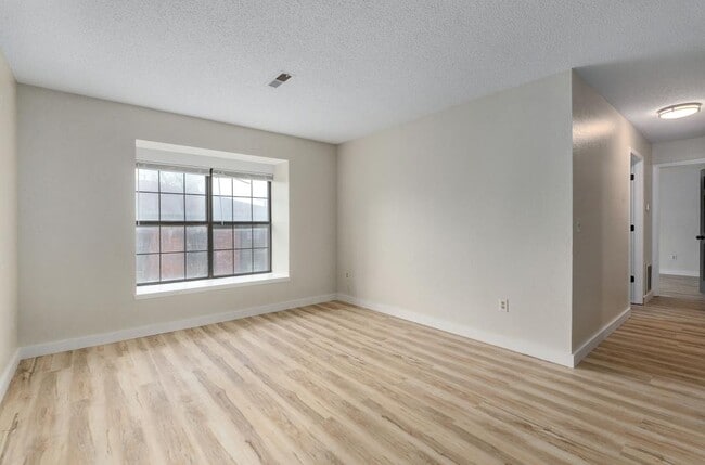 Foto del edificio - 1221 S Park Ave
