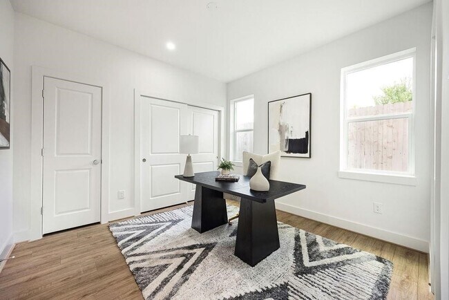 Foto del edificio - 1739 Mary St