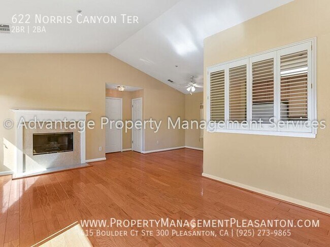 Foto del edificio - 2 bed / 2 bath Condo with VIEWS of the ent...