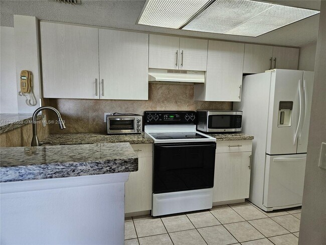 Foto del edificio - 5011 Wiles Rd