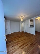 Building Photo - 104 S Ferry St