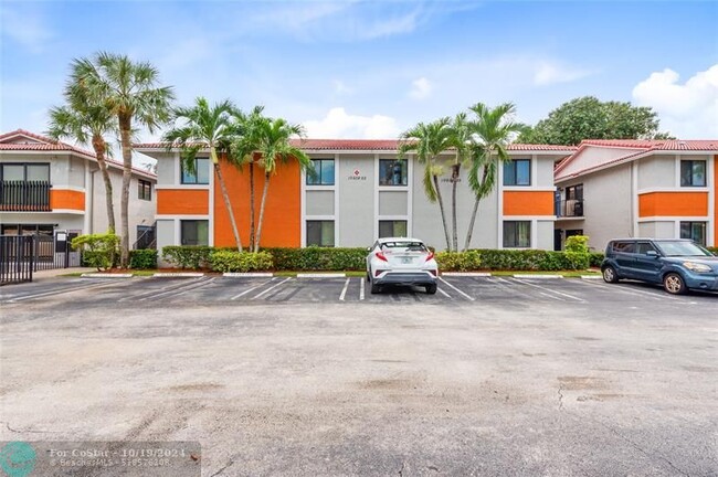 Building Photo - 10622 Royal Palm Blvd