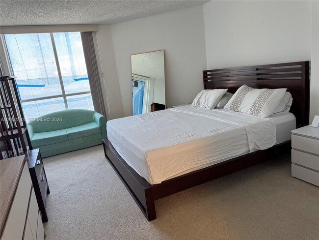 Foto del edificio - 6767 Collins Ave