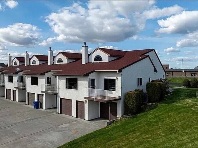 Foto del edificio - Move-In Special: $1000 off first month's rent!