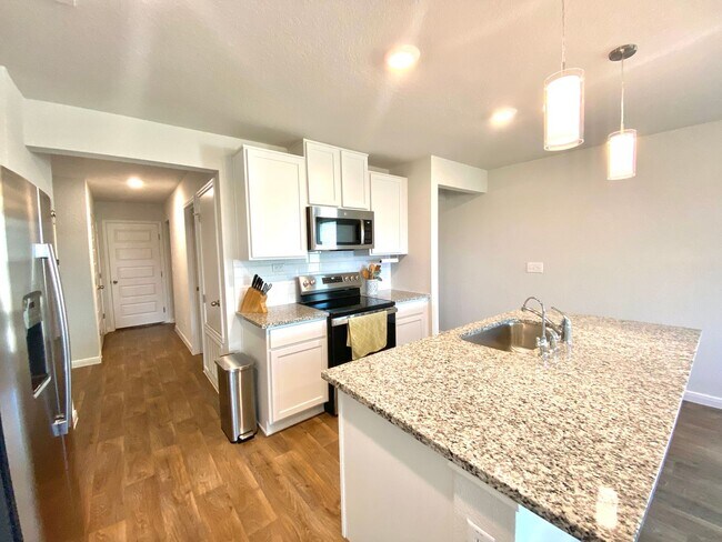 Foto del edificio - Modern Comfort Meets Peaceful Living – A s...