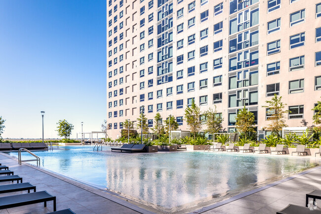 Piscina - The One at University City - Student Housing