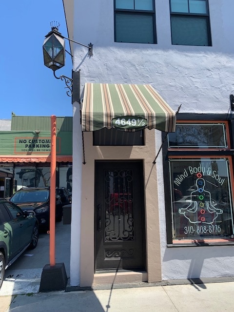 Foto del edificio - 4649 Russell Ave