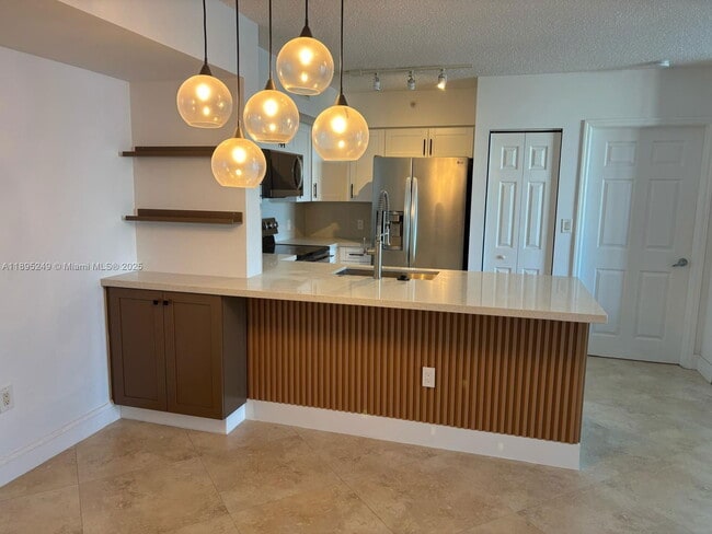 Building Photo - 1155 Brickell Bay Dr