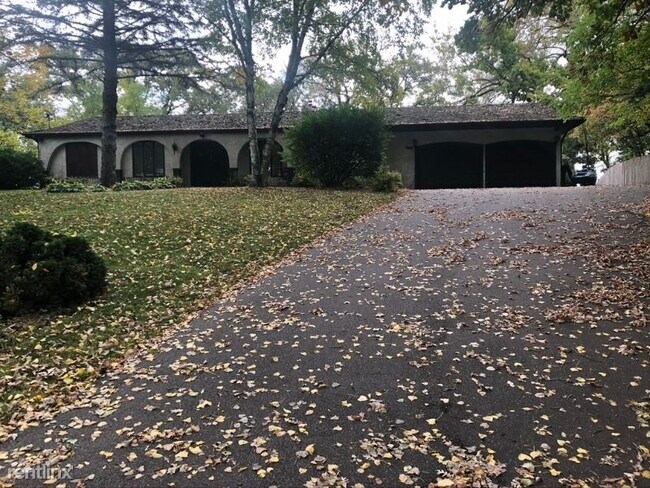 Building Photo - 5 br, 2 bath House - 5740 Oakview Ln N