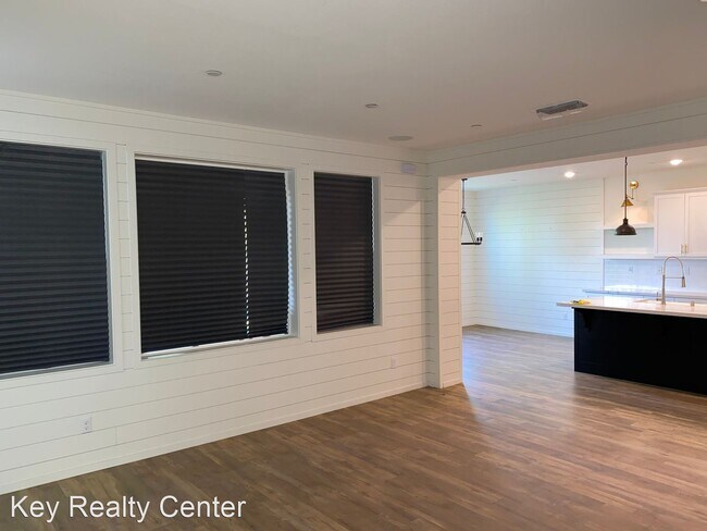 Building Photo - 4 br, 2 bath House - 6 Seasmoke Place
