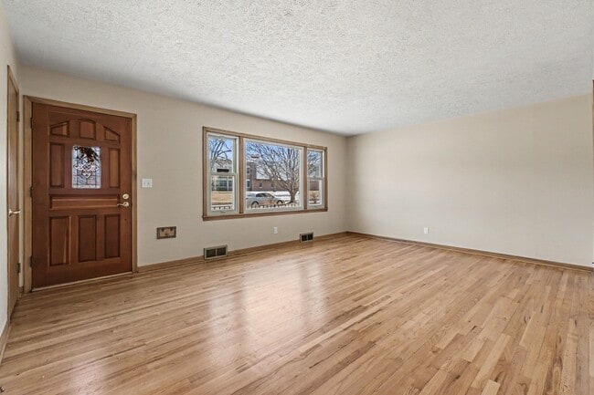 Foto del edificio - 2406 S 46th St