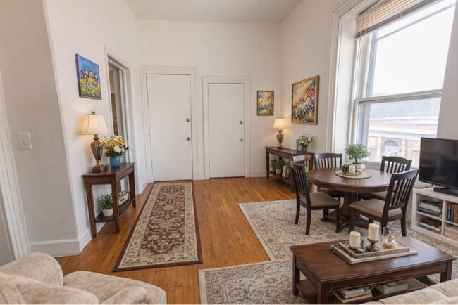 Photo - 115 W Monument St Apartment