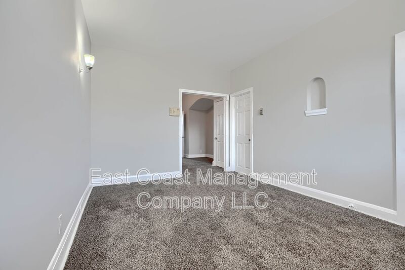 Foto principal - 1314 N Kenwood Ave