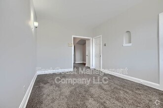 Building Photo - 1314 N Kenwood Ave