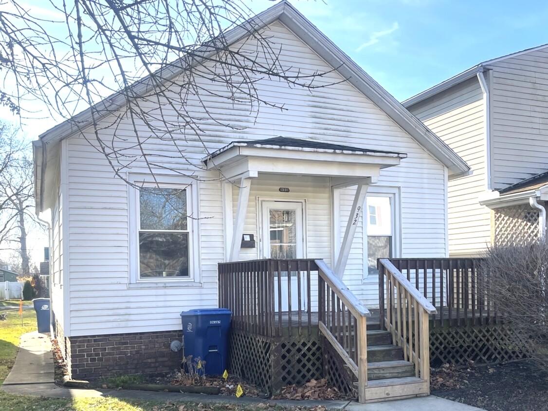 Primary Photo - 932 8th St