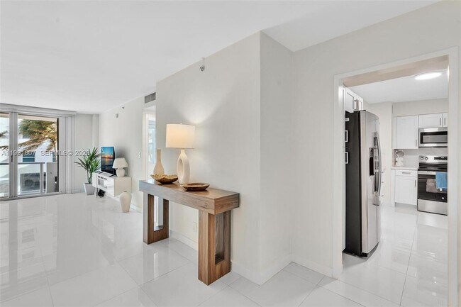 Foto del edificio - 9195 Collins Ave