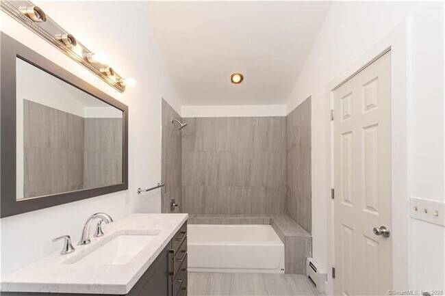Building Photo - 80 Soundview Dr