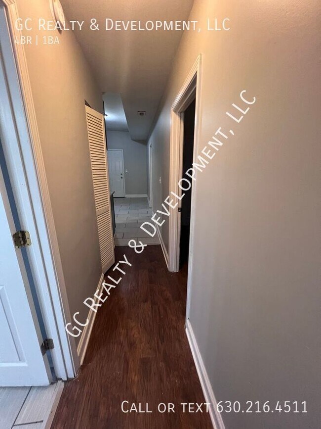 Building Photo - ***FRESH PAINT / 4 BDRM / UPDATED / APPLIA...