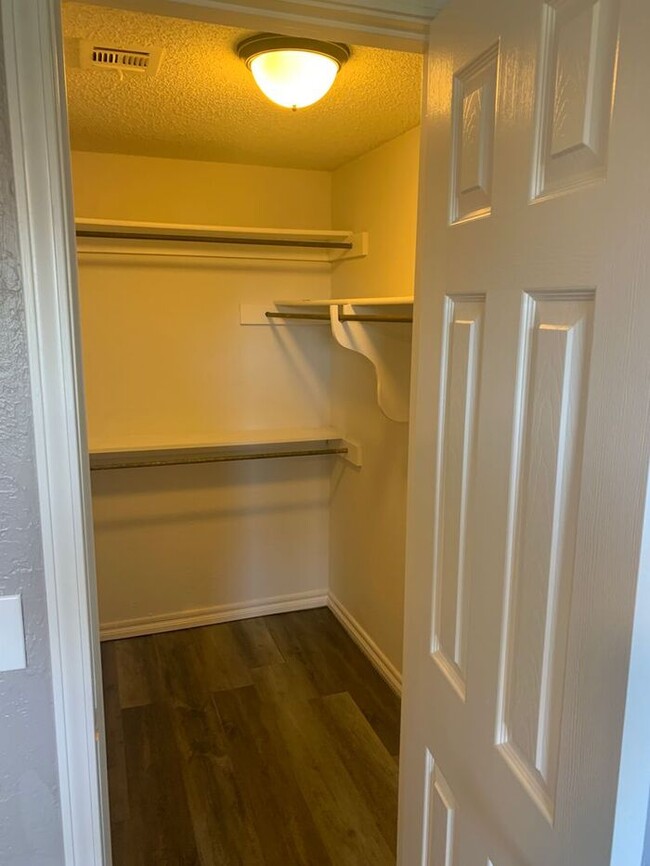 Building Photo - Moore 2 bed - STORM SHELTER
