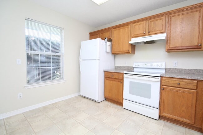 Building Photo - Spacious 3BR/2BA Home in Coral Village – A...
