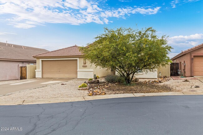 Building Photo - 4630 E Thorn Tree Dr