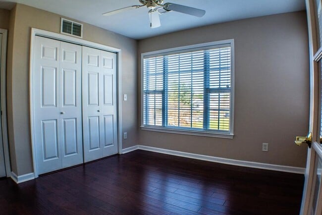 Building Photo - 6981 Hanesbrook Cir