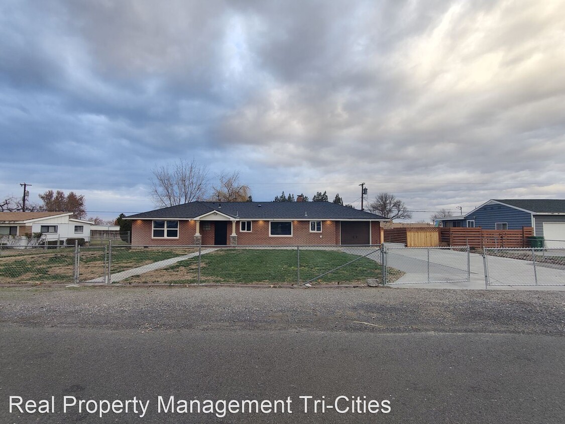 Primary Photo - 3 br, 2 bath House - 6504 W Umatilla Av